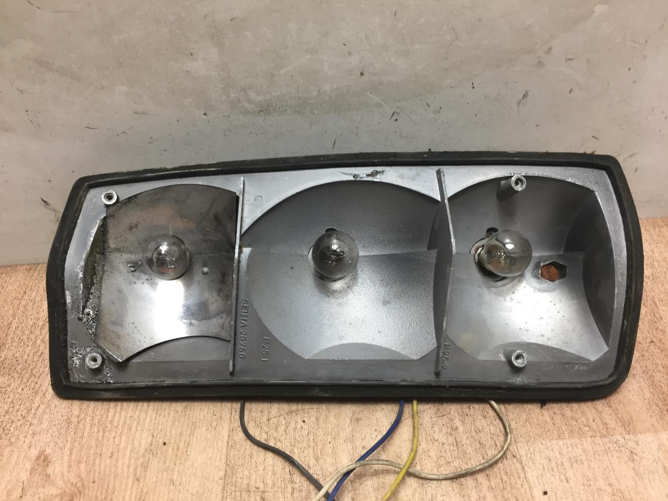 Platine feu arriere gauche RENAULT B80 Diesel - 1