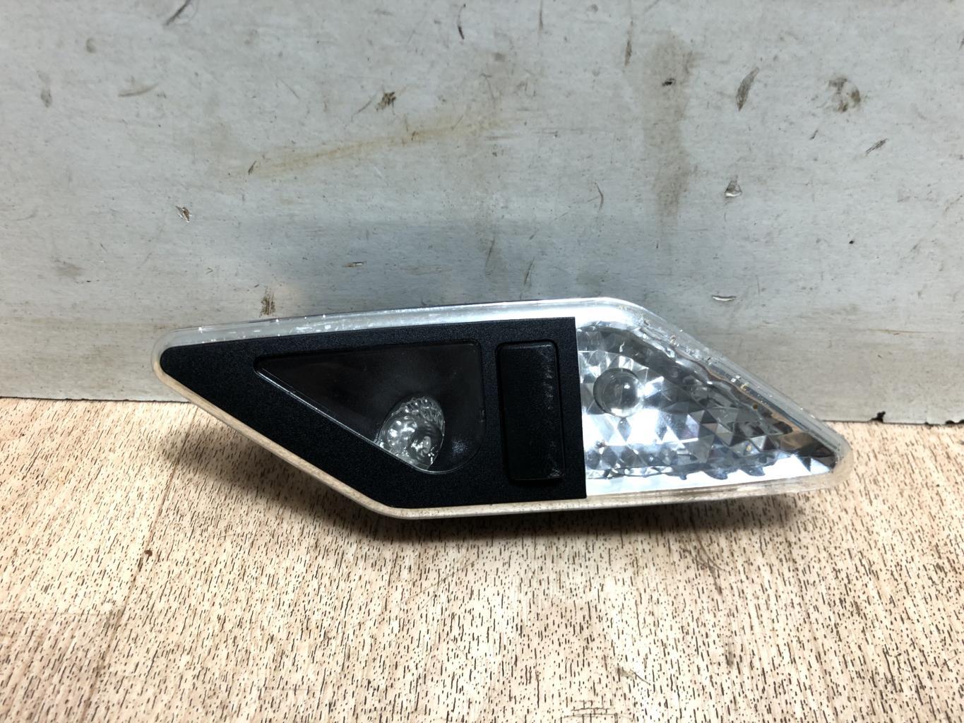 Eclairage de plafonnier BMW SERIE 3 E46 COUPE PHASE 1 Essence - 1