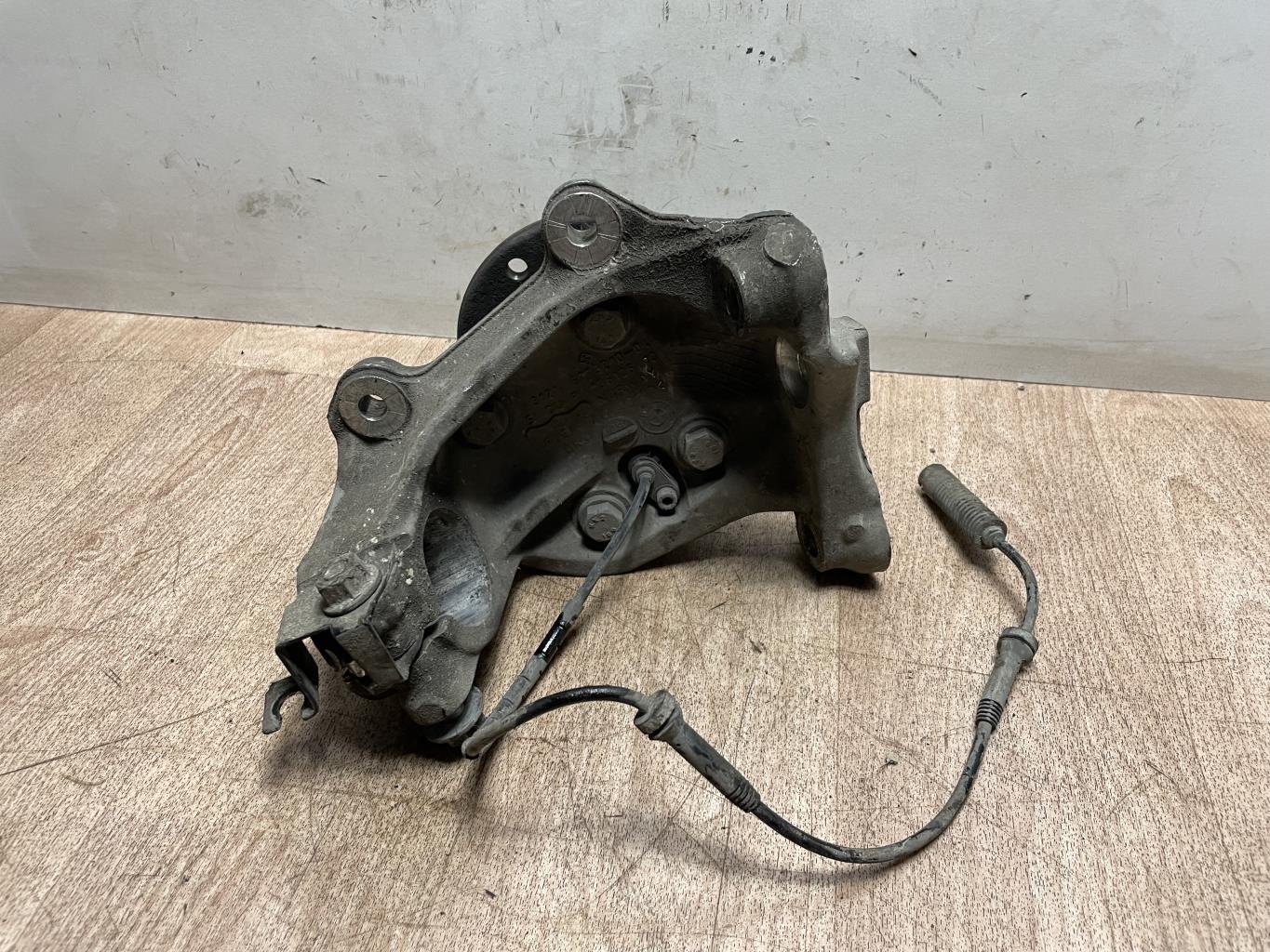 Fusee avant droit BMW SERIE 1 E81 Diesel - 1