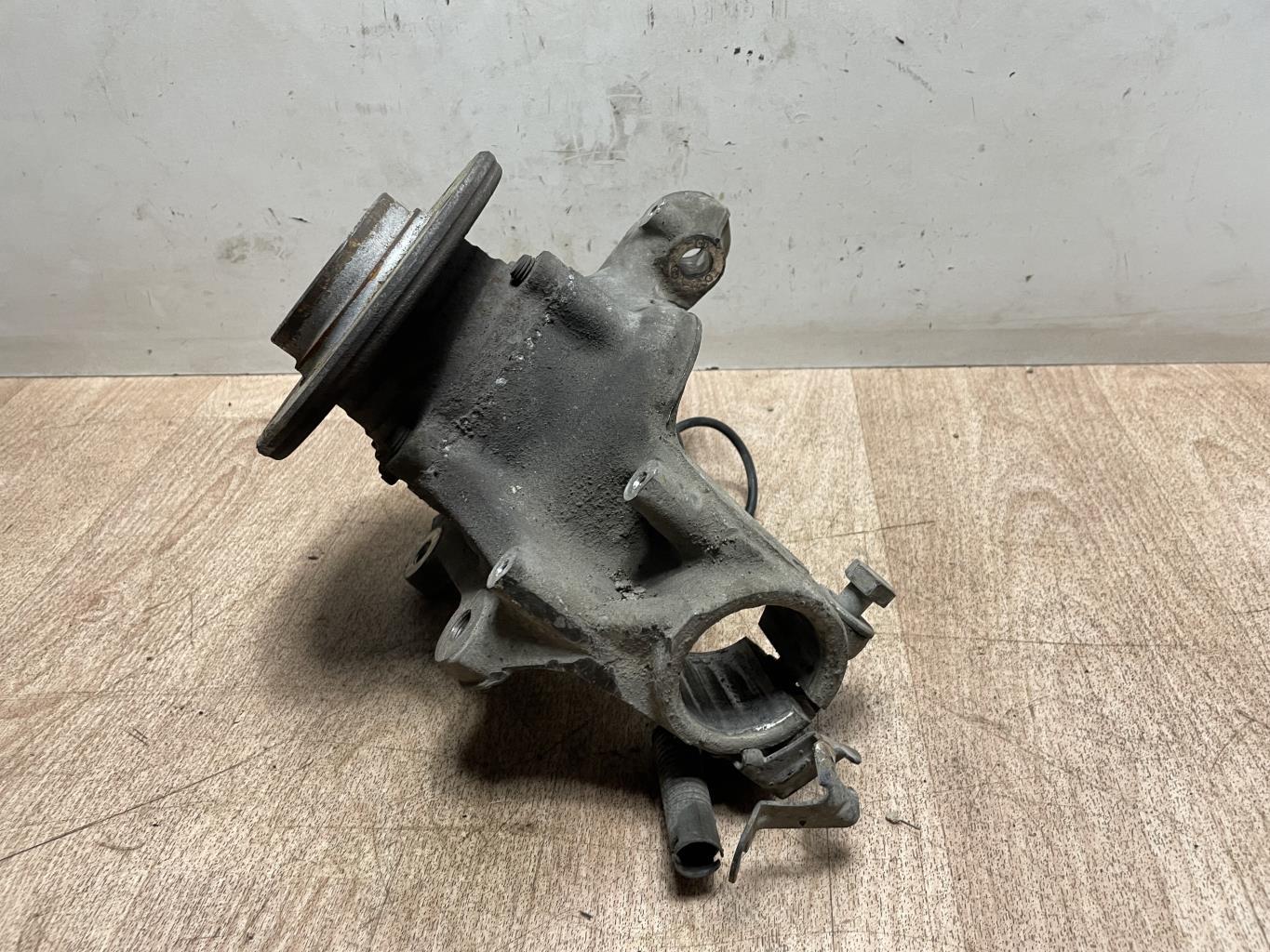 Fusee avant gauche BMW SERIE 1 E81 Diesel - 1