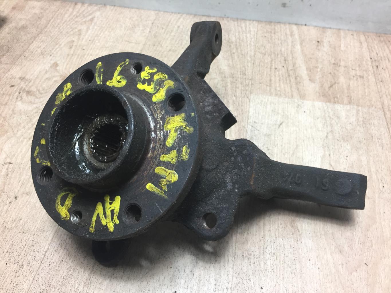 Fusee avant droit RENAULT CLIO 2  - 1