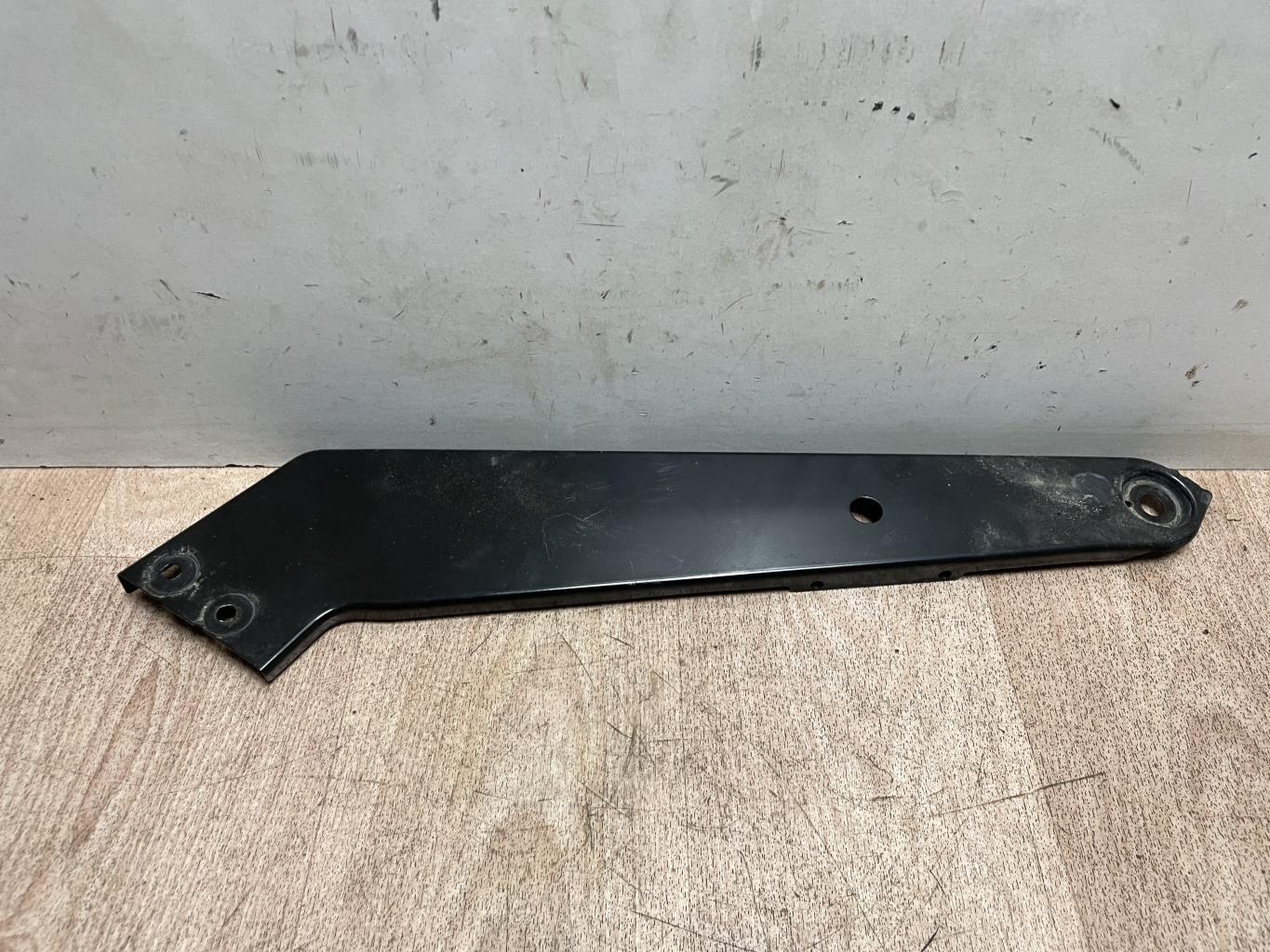 Support de phare droit (tôle) VOLKSWAGEN PASSAT 7 PHASE 1 BREAK Diesel - 1