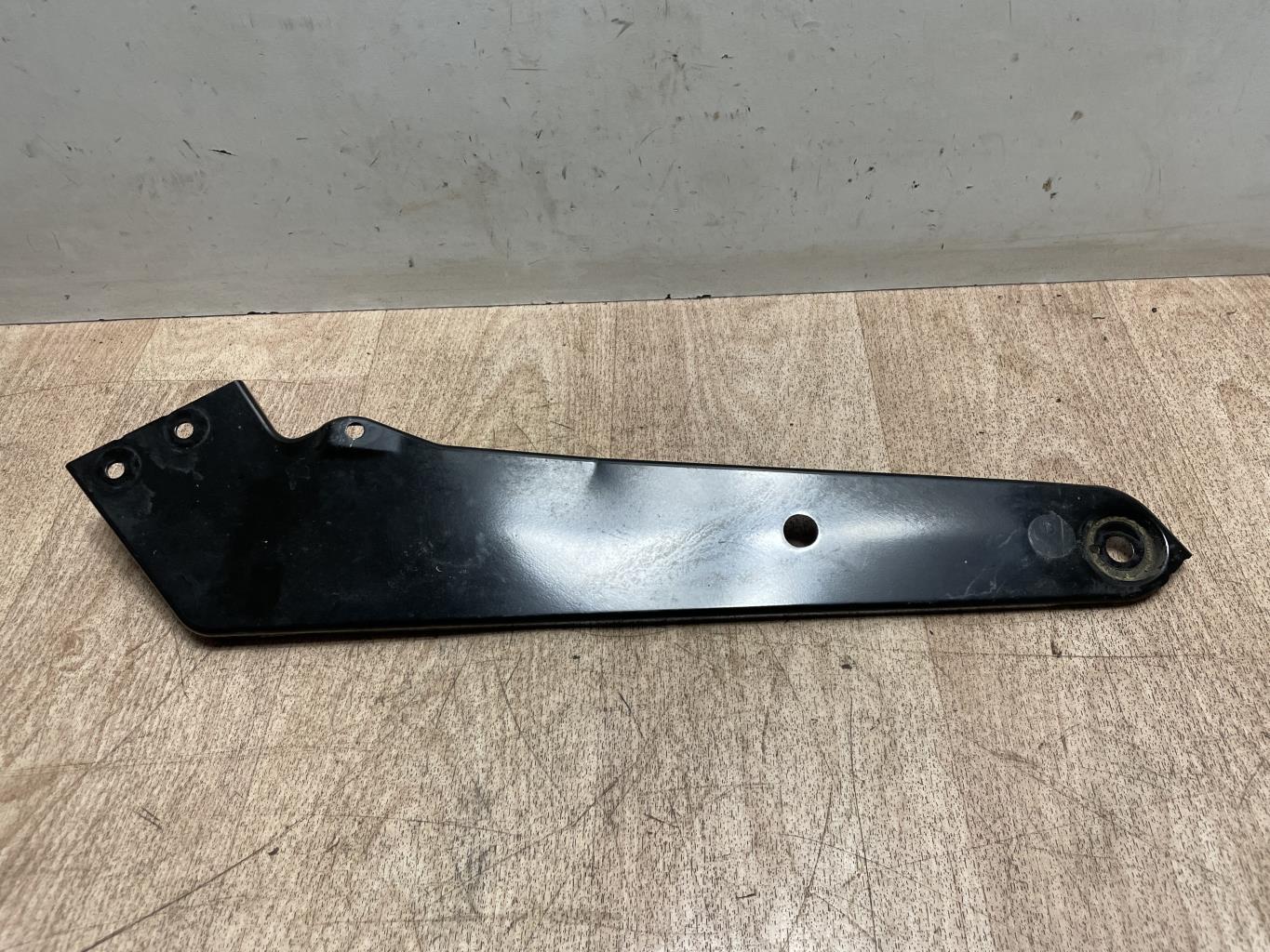 Support de phare gauche (tôle) VOLKSWAGEN PASSAT 7 PHASE 1 BREAK Diesel - 1
