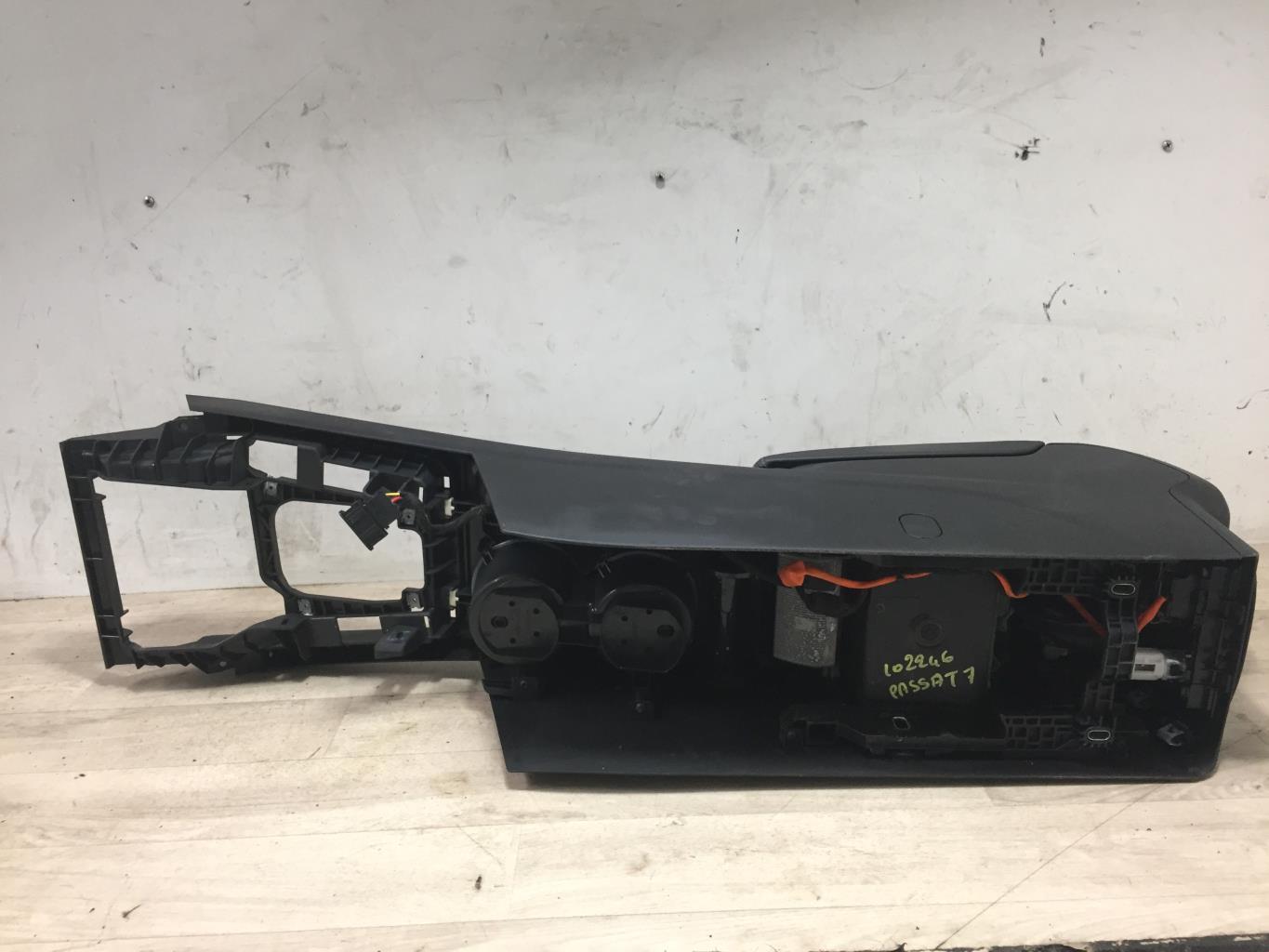 Consolle centrale (interno in plastica) VOLKSWAGEN PASSAT 7 PHASE 1 BREAK Diésel - 1