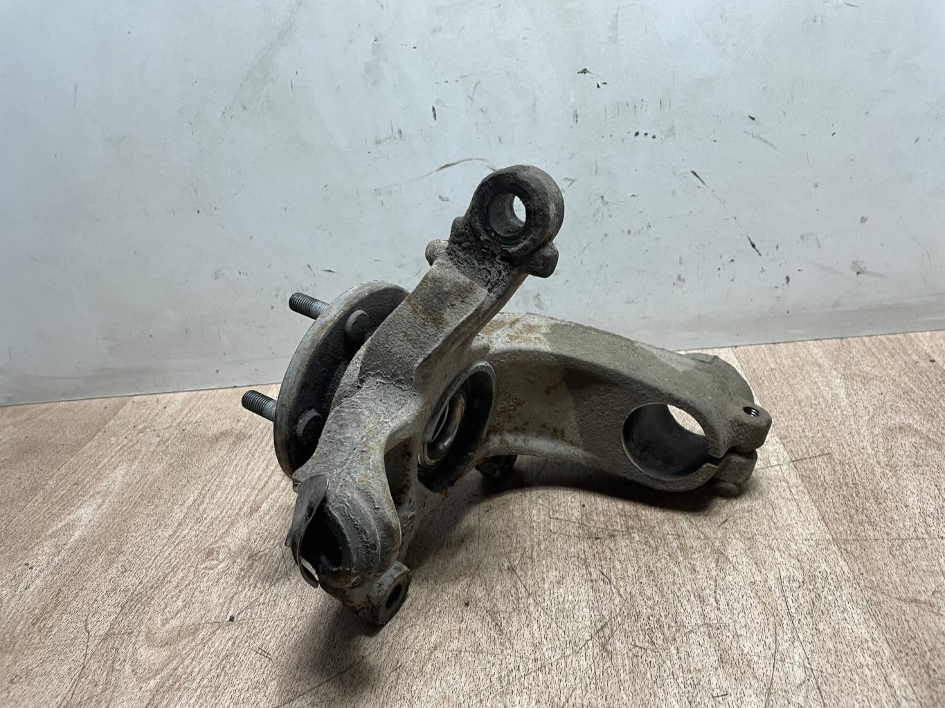 Fusee avant gauche FORD MONDEO 3 PHASE 1 BREAK Diesel - 1