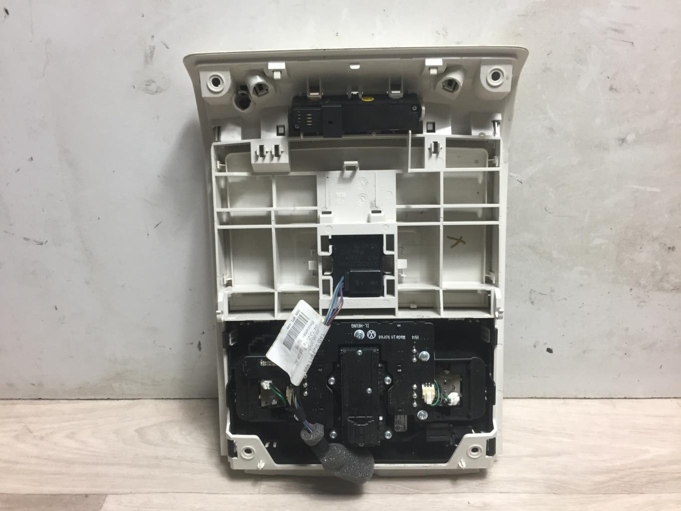 Eclairage de plafonnier VOLKSWAGEN PASSAT 7 PHASE 1 BREAK Diesel - 1
