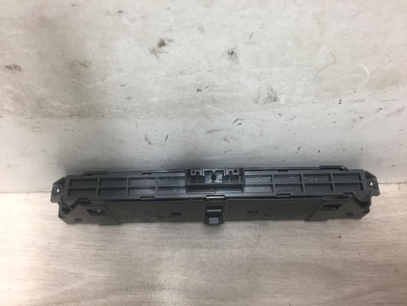 Bouton de warning VOLKSWAGEN PASSAT 7 PHASE 1 BREAK Diesel - 1