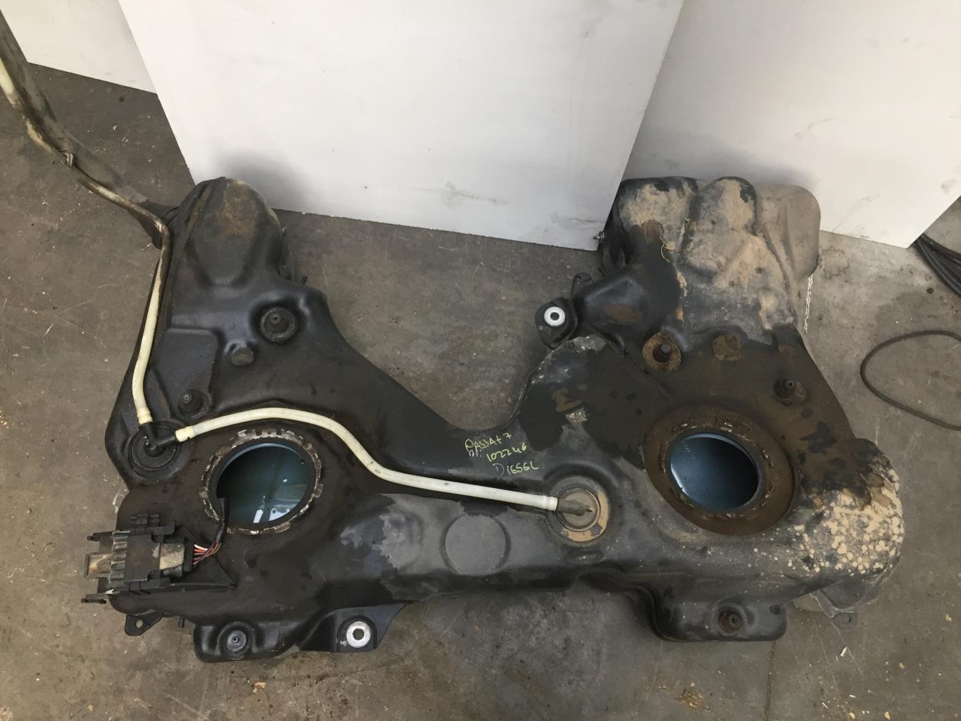 Reservoir VOLKSWAGEN PASSAT 7 PHASE 1 BREAK Diesel - 1