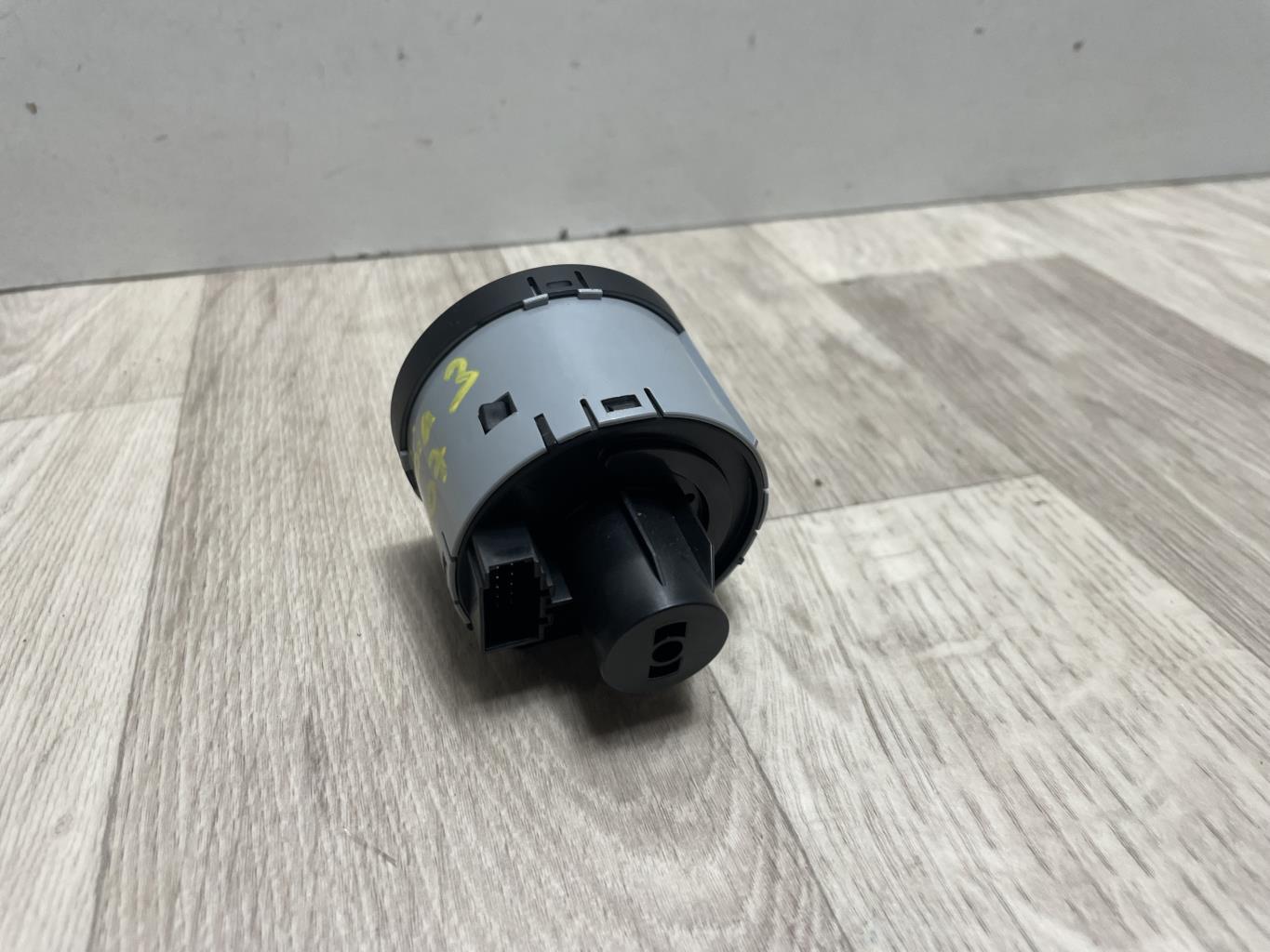 Commande de phare SKODA FABIA 3 PHASE 1 Essence - 1