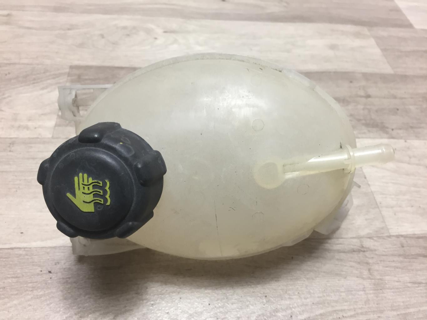 Vase d'expansion RENAULT CLIO 4 PHASE 2 Diesel - 1