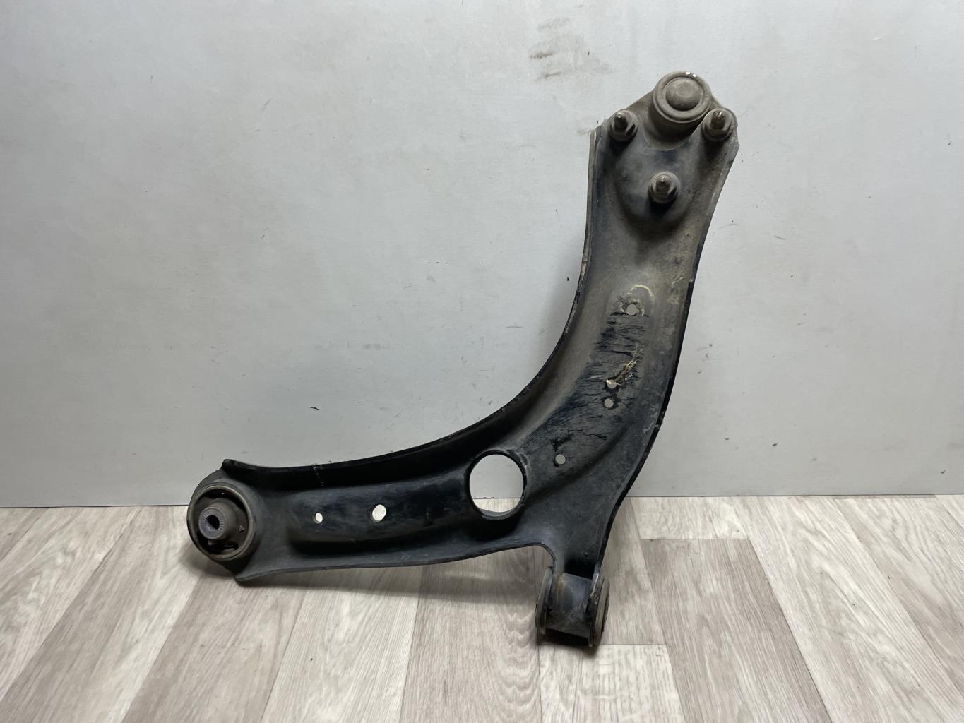 Triangle avant droit VOLKSWAGEN PASSAT 7 PHASE 1 BREAK Diesel - 1