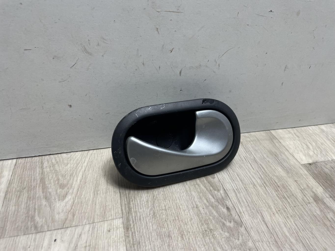 Maniglia interna posteriore destra RENAULT CLIO 3 PHASE 2 Diésel - 1
