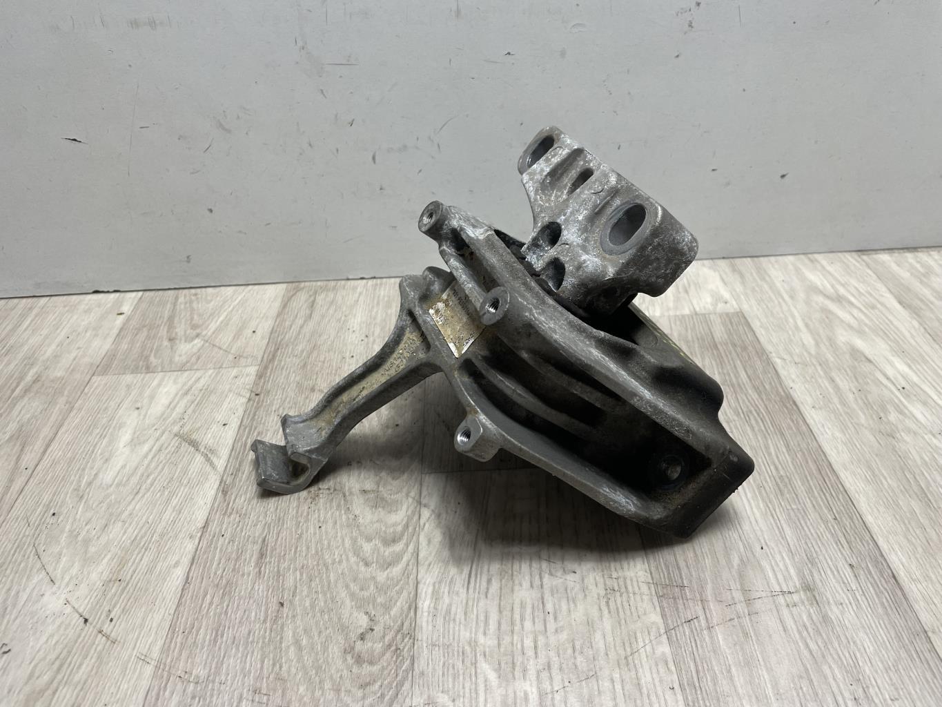 Supporto motore destro VOLKSWAGEN PASSAT 7 PHASE 1 BREAK Diésel - 1