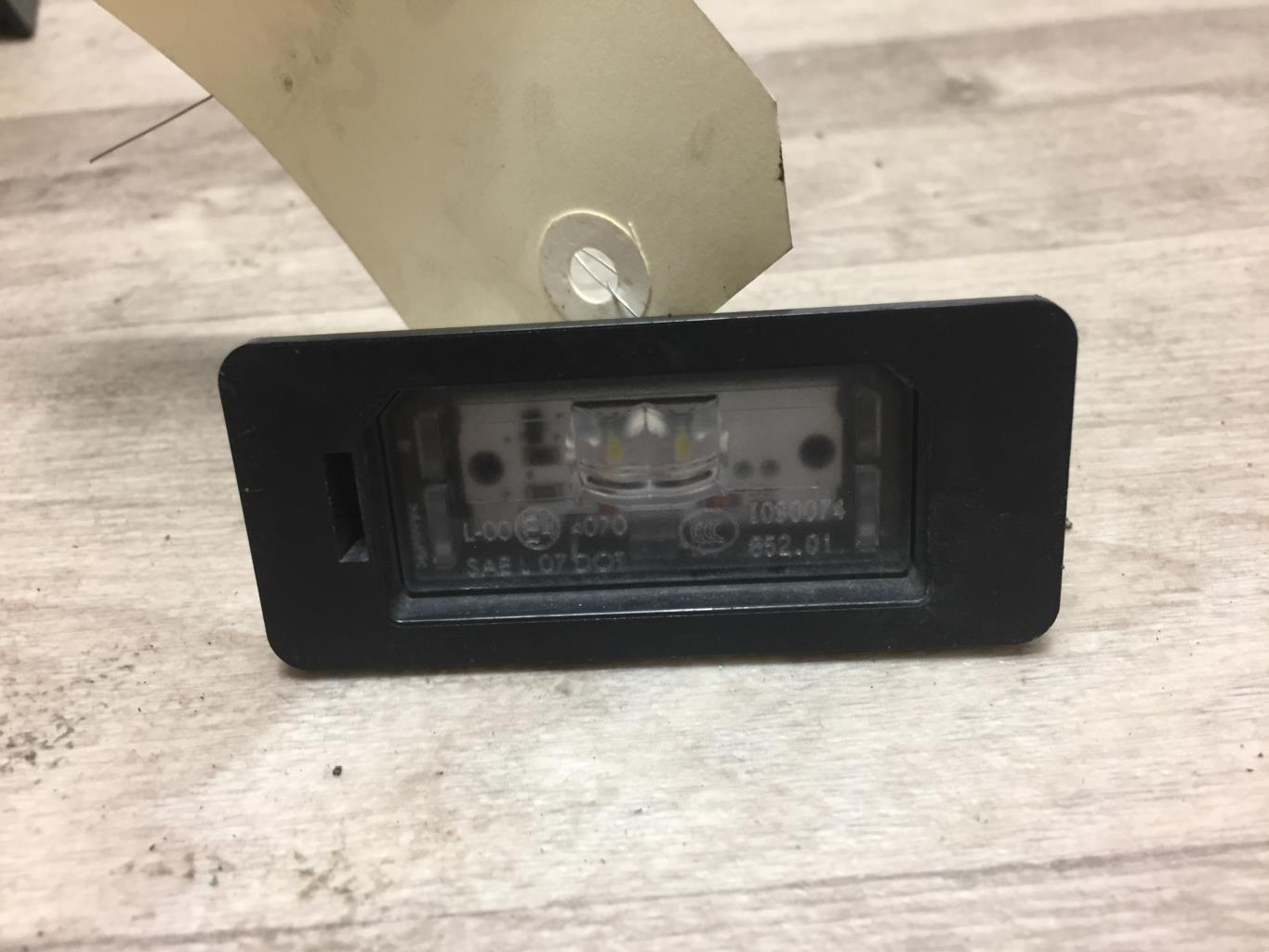 Eclairage de plaque BMW SERIE 5 G30 PHASE 2 Essence/Hybride - 1
