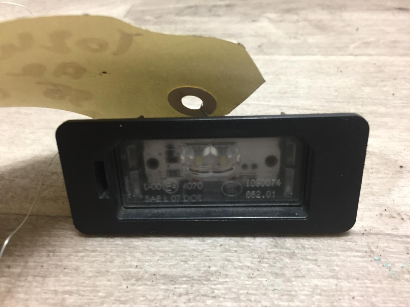 Eclairage de plaque BMW SERIE 5 G30 PHASE 2 Essence/Hybride - 1