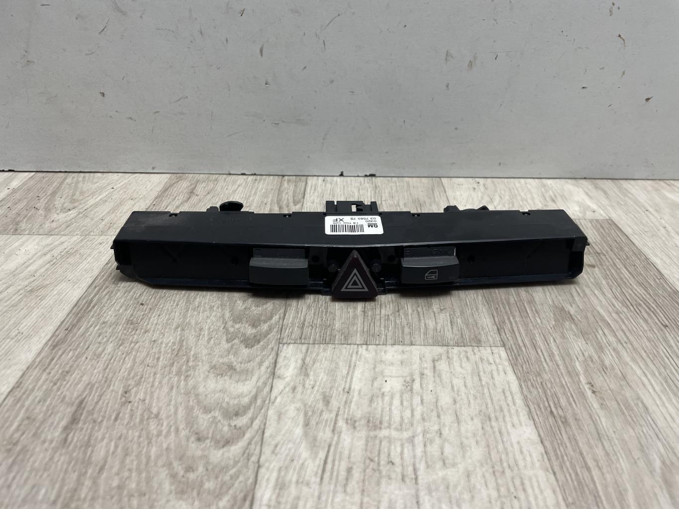 Bouton de warning OPEL ASTRA H PHASE 2 Diesel - 1