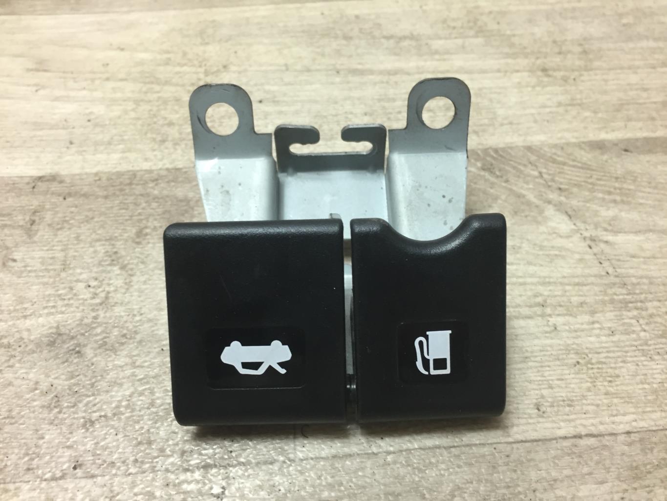 Poignee d'ouverture de capot NISSAN NV200 Diesel - 1