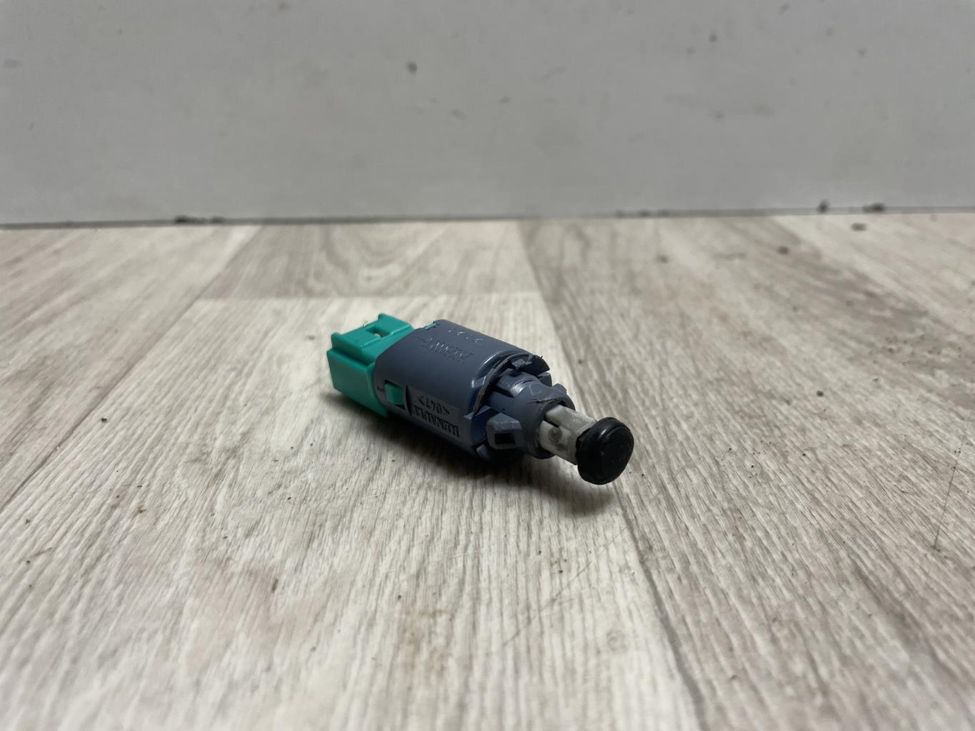 Contattore luce stop RENAULT MEGANE 3 PHASE 2 Gasolina - 1