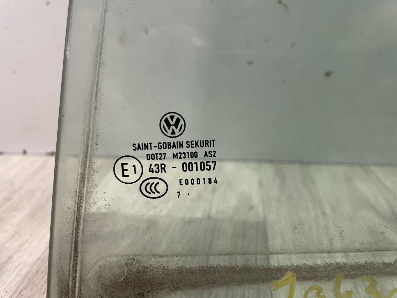 Ventanilla triangular delantera izquierda (puerta) VOLKSWAGEN GOLF 5 Diésel - 1