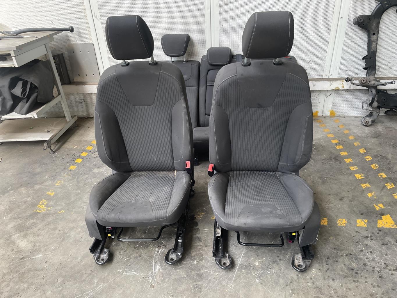 Interieur complet FORD FOCUS 3 PHASE 1 BREAK Diesel - 1
