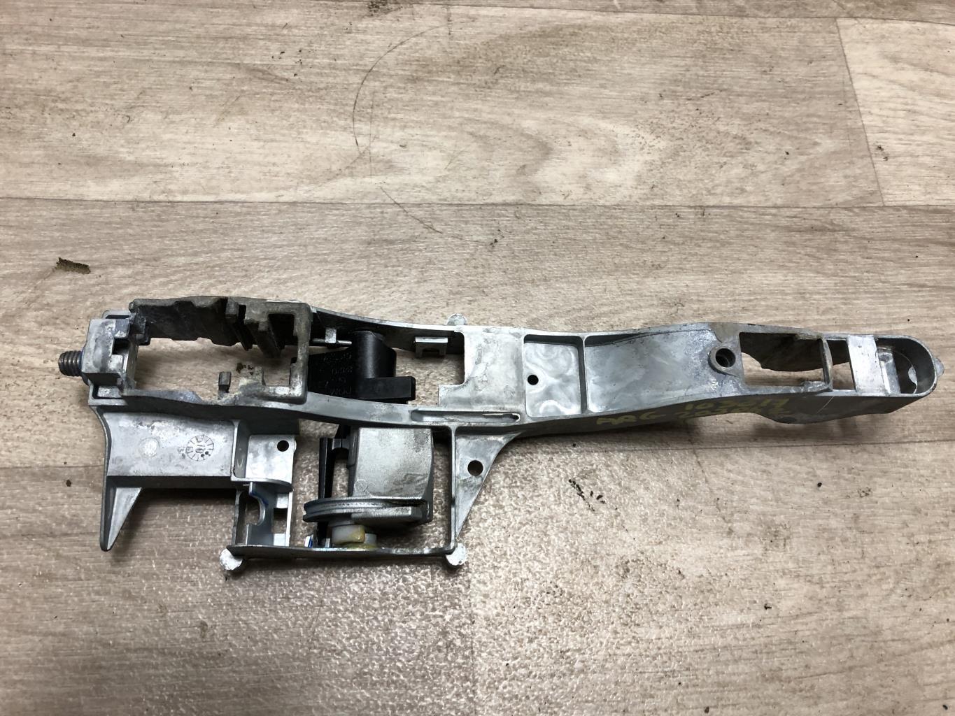Supporto maniglia portiera posteriore sinistra PEUGEOT 207 PHASE 2 BREAK Diésel - 1