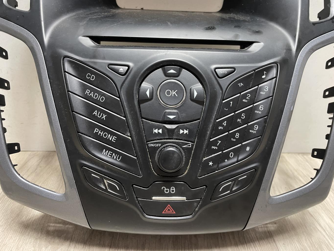 Facade autoradio FORD FOCUS 3 PHASE 1 BREAK Diesel - 1