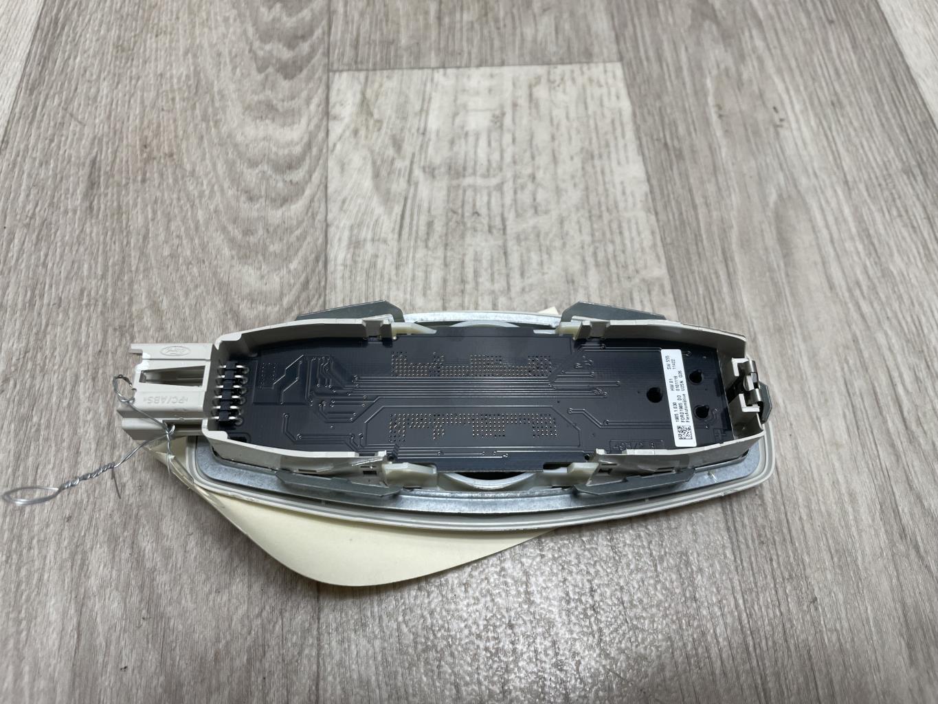 Eclairage de plafonnier FORD FOCUS 3 PHASE 1 BREAK Diesel - 1