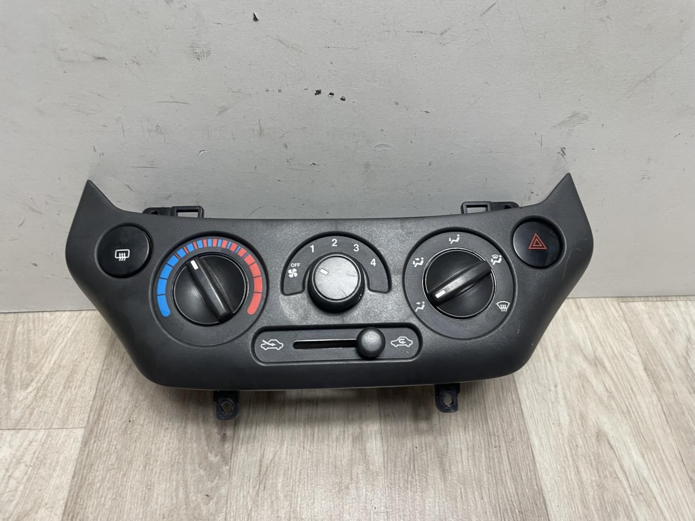 Commande chauffage CHEVROLET AVEO 1 Essence - 1