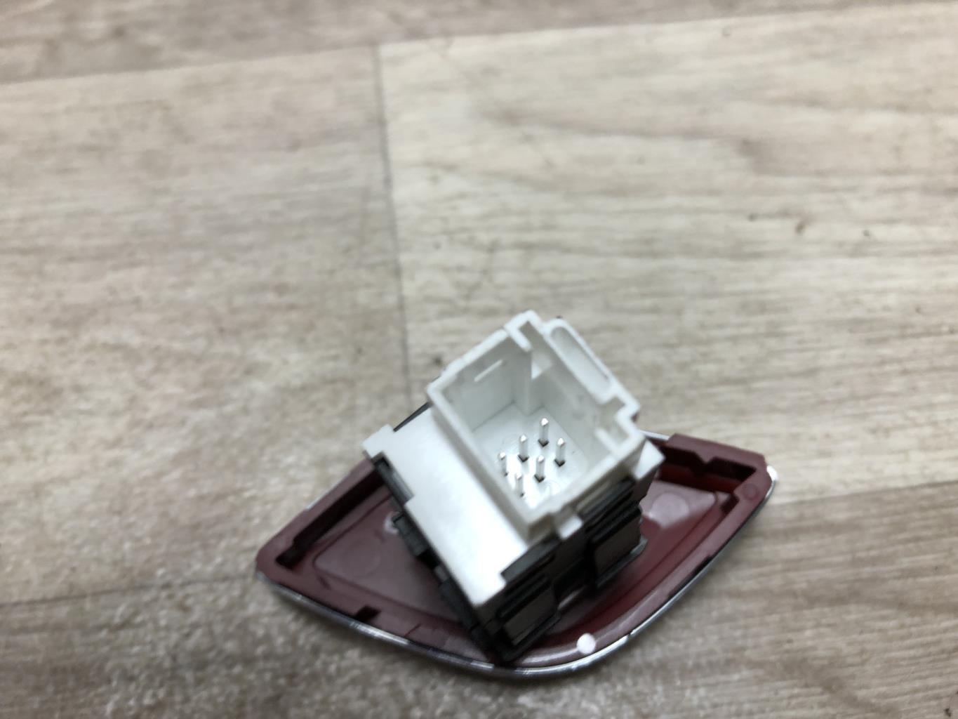 Bouton de warning CITROEN DS3  - 1