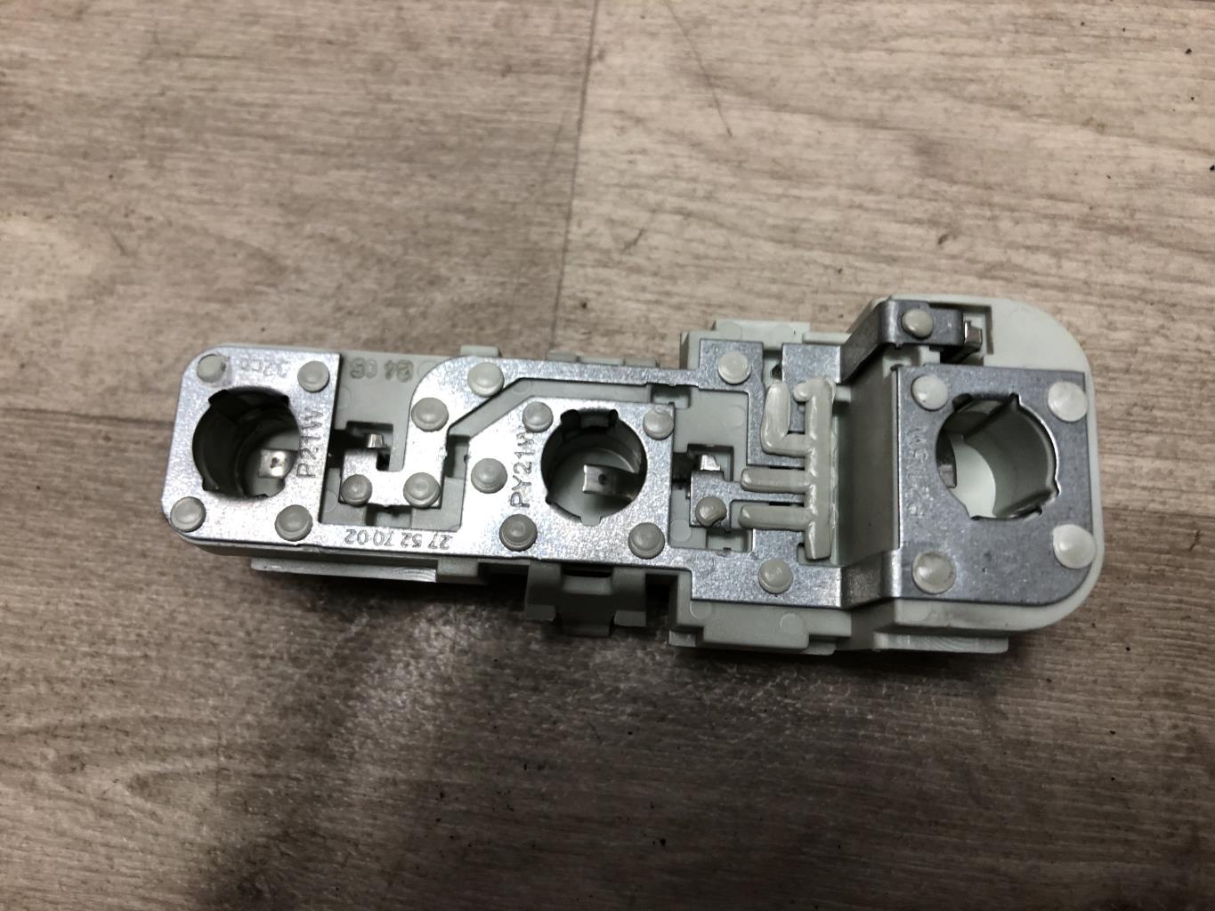 Base portalampade fanale posteriore sinistro MERCEDES CLASSE B 245 PHASE 1 Diésel - 1
