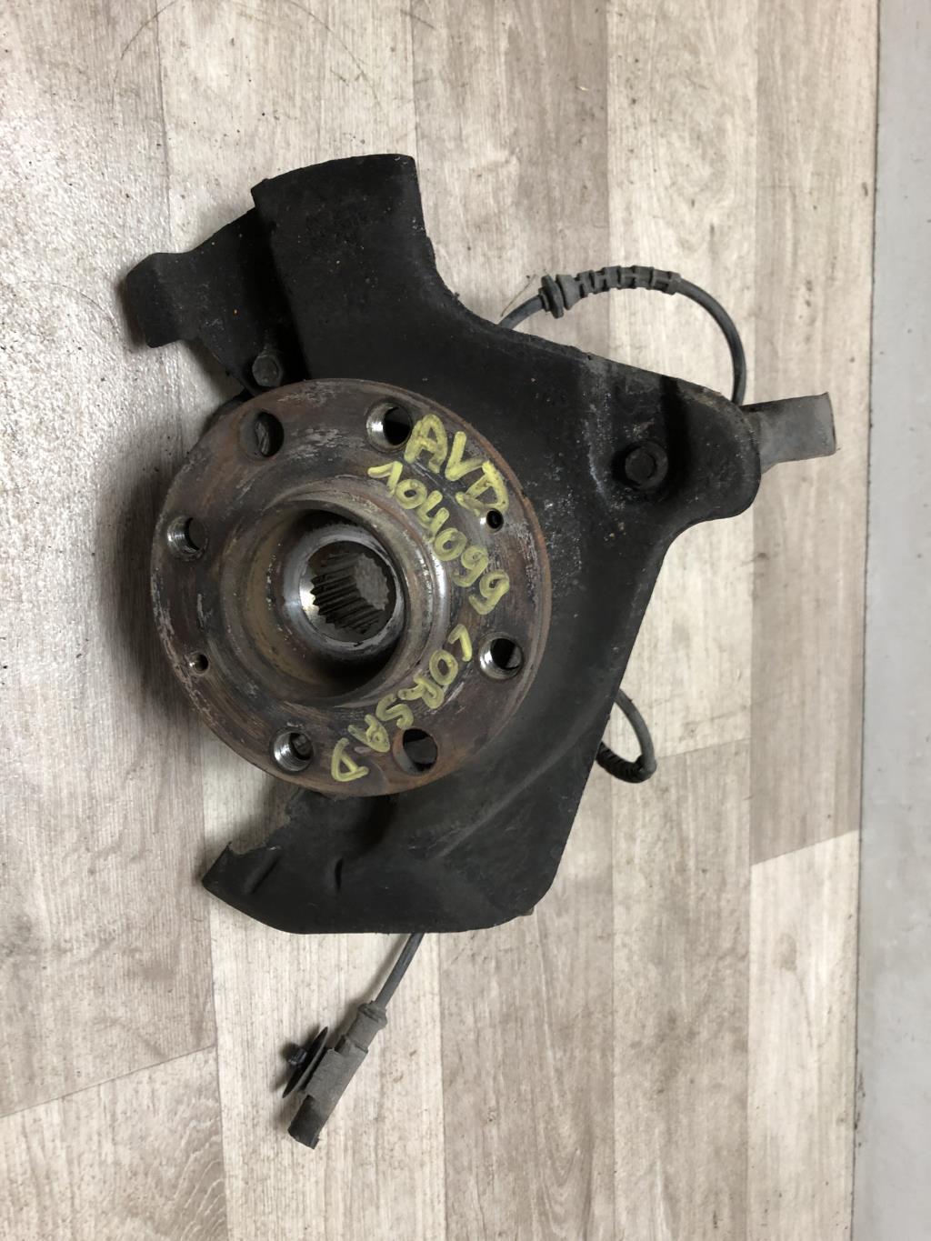 Fusee avant droit OPEL CORSA D PHASE 1 Essence/GPL - 1