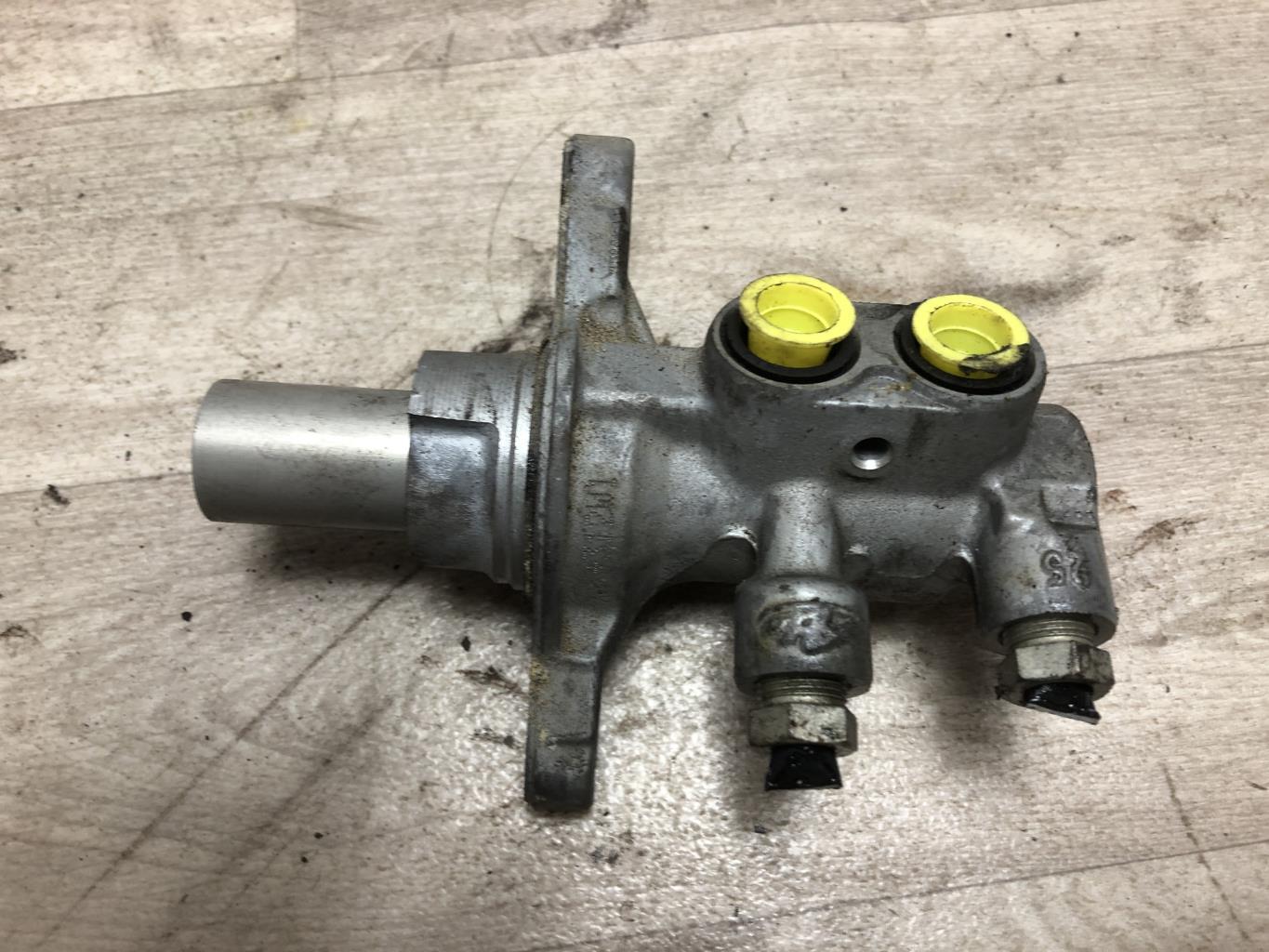 Maitre cylindre (freinage) FORD FOCUS 3 PHASE 1 BREAK Diesel - 1
