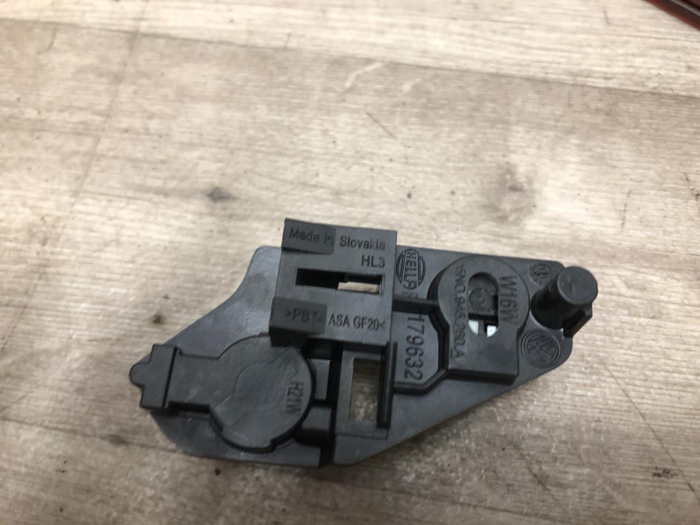 Base portalampade fanale posteriore destro VOLKSWAGEN TIGUAN 1 PHASE 2 Diésel - 1
