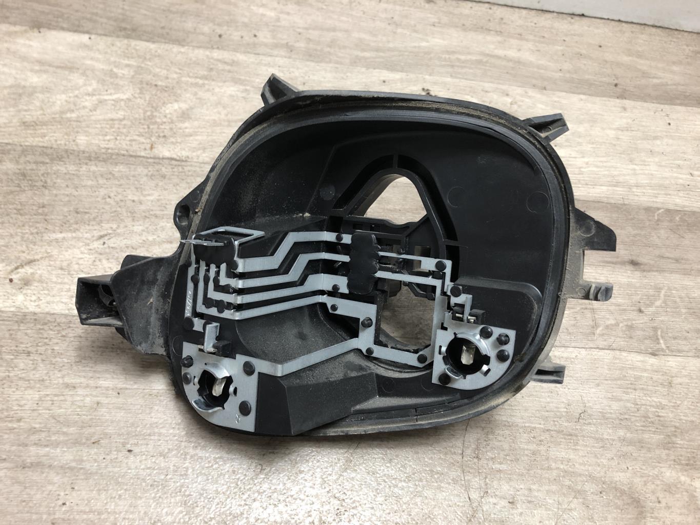 Base portalampade fanale posteriore destro PEUGEOT 208 1 PHASE 2 Diésel - 1