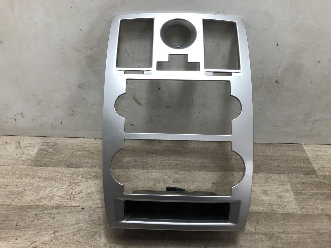 Facade autoradio CHRYSLER 300C PHASE 1 BREAK Diesel - 1