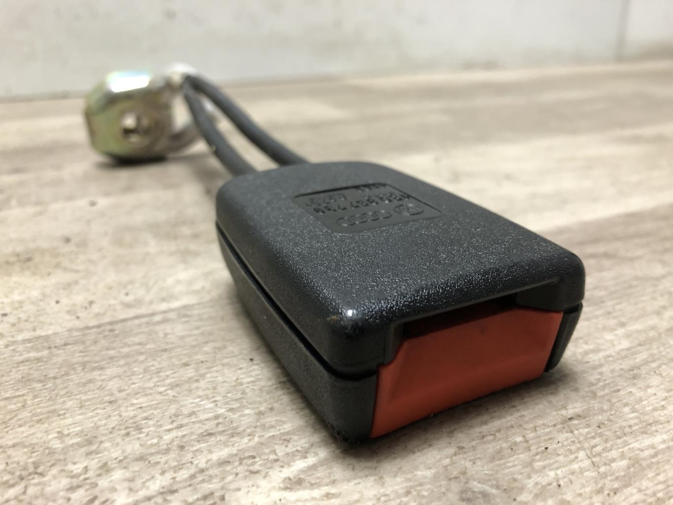 Aggancio cintura sicurezza posteriore sinistro VOLKSWAGEN GOLF 4 CABRIOLET  - 1