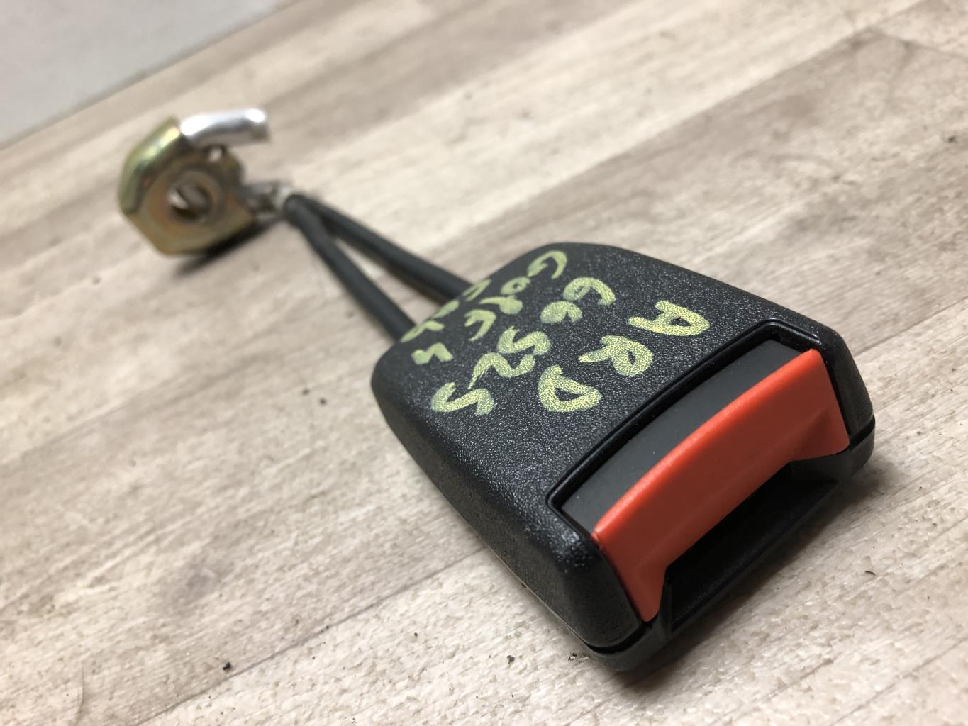 Aggancio cintura sicurezza posteriore destro VOLKSWAGEN GOLF 4 CABRIOLET  - 1