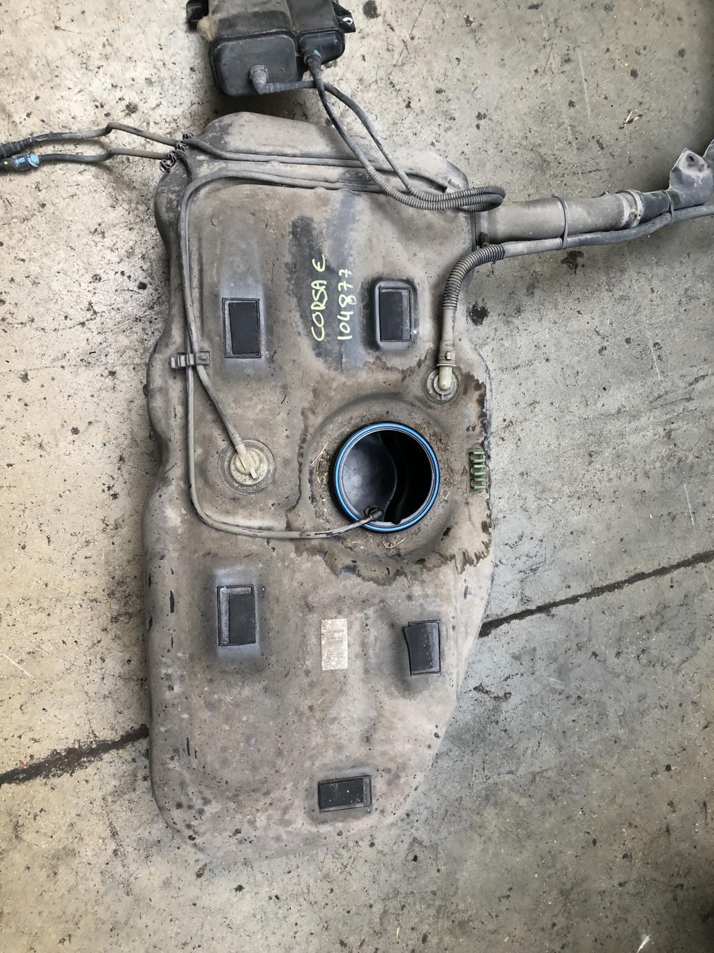 Reservoir OPEL CORSA E Essence - 1