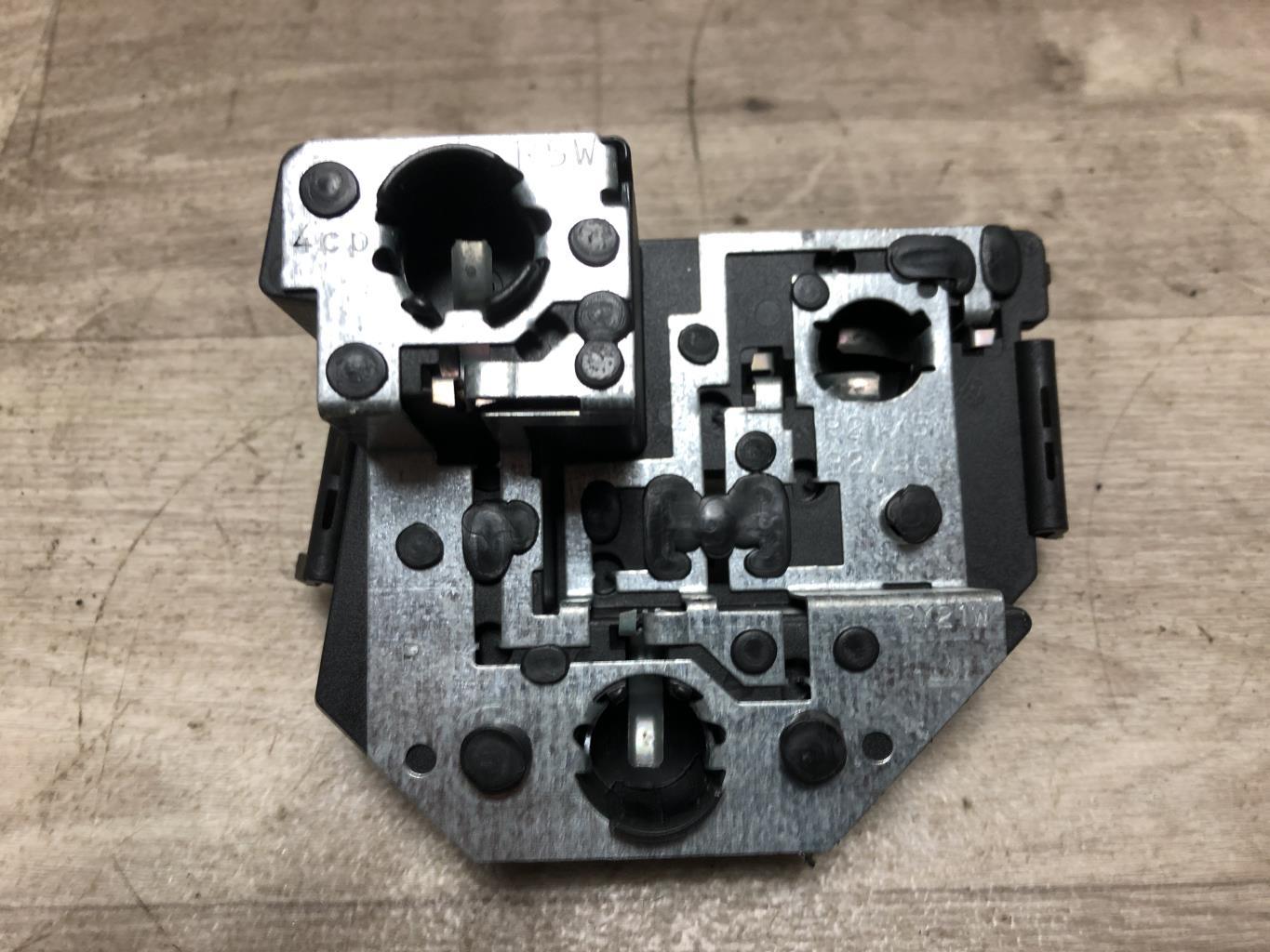 Base portalampade fanale posteriore destro SAAB 900 2 Gasolina - 1