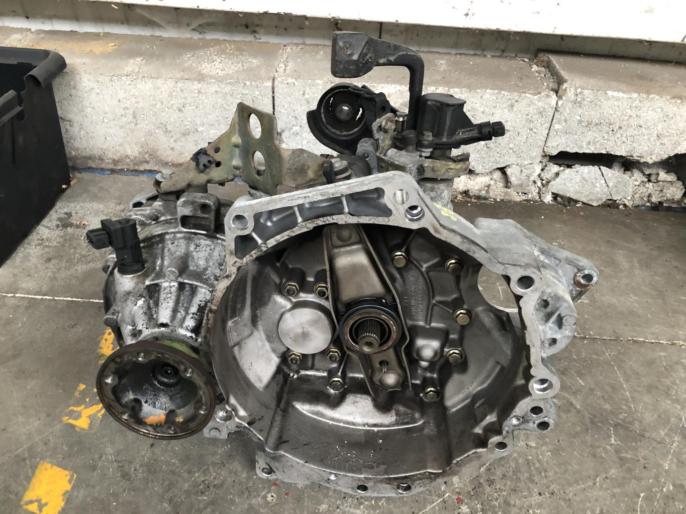 Boite de vitesses VOLKSWAGEN GOLF 4 CABRIOLET  - 1