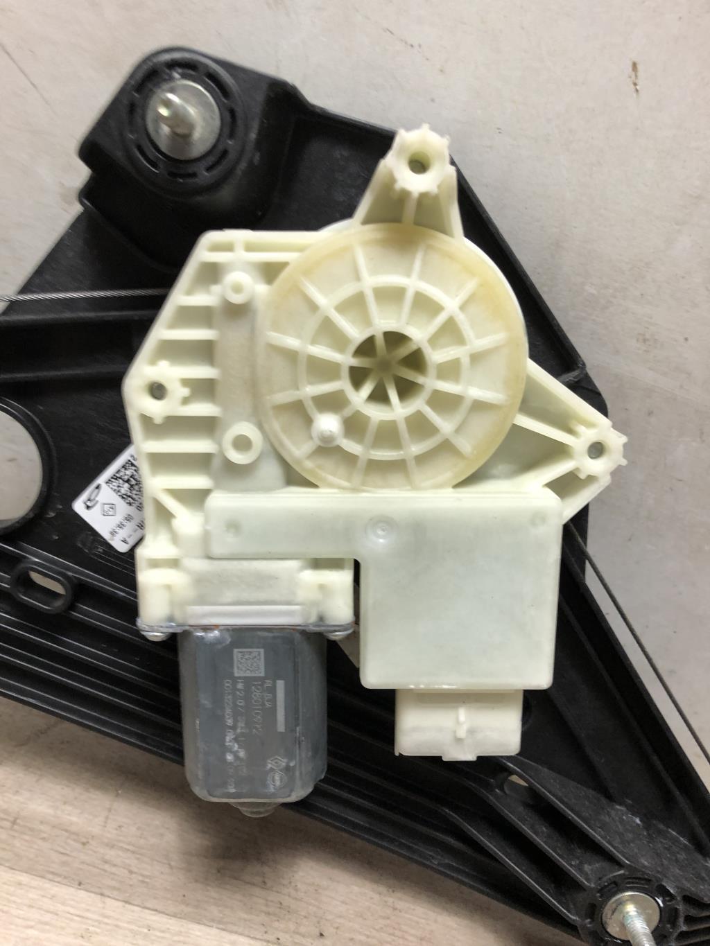 Alzacristalli elettrico posteriore sinistro RENAULT CLIO 5 PHASE 1 Gasolina/Híbrido - 1
