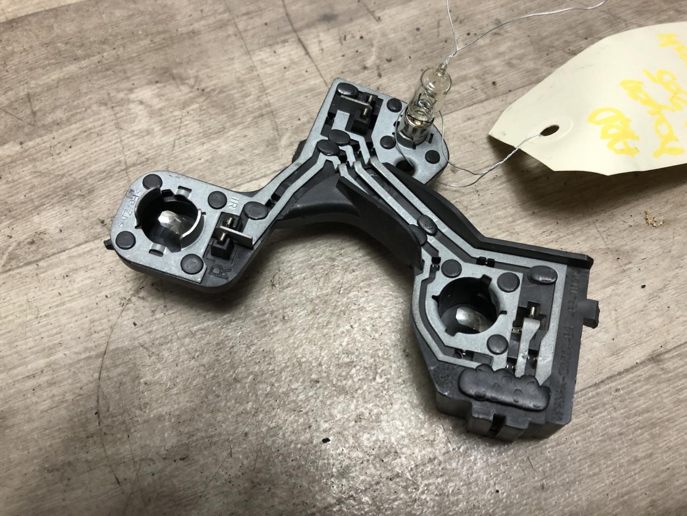 Base portalampade fanale posteriore destro CITROEN C5 2 BREAK Diésel - 1