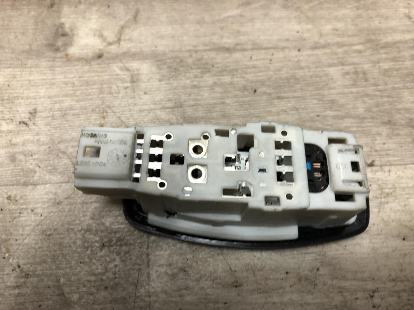 Eclairage de plafonnier RENAULT CLIO 5 PHASE 1 Essence/Hybride - 1