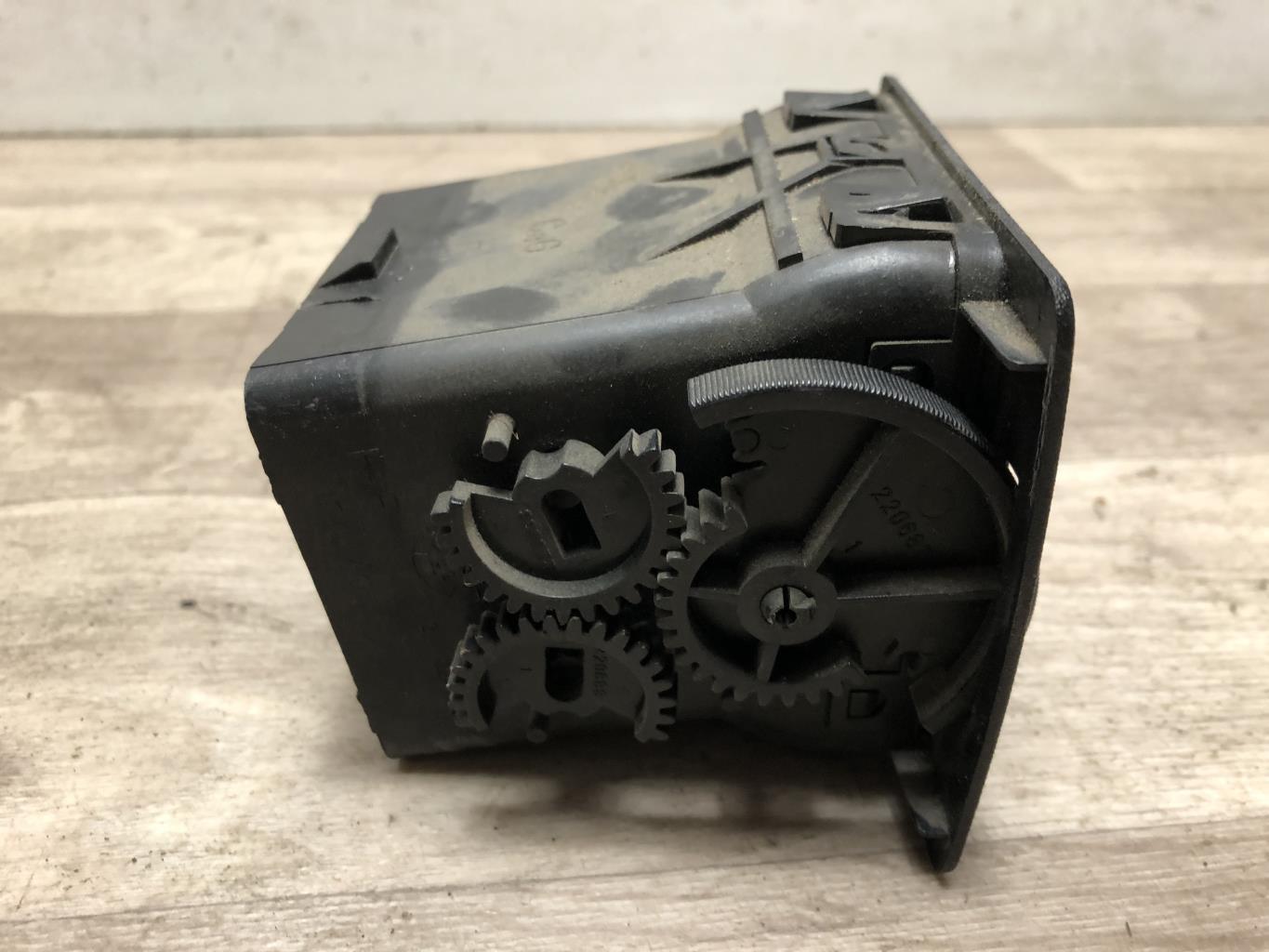 Bocchetta aerazione cruscotto anteriore destra PEUGEOT 505 Diésel - 1