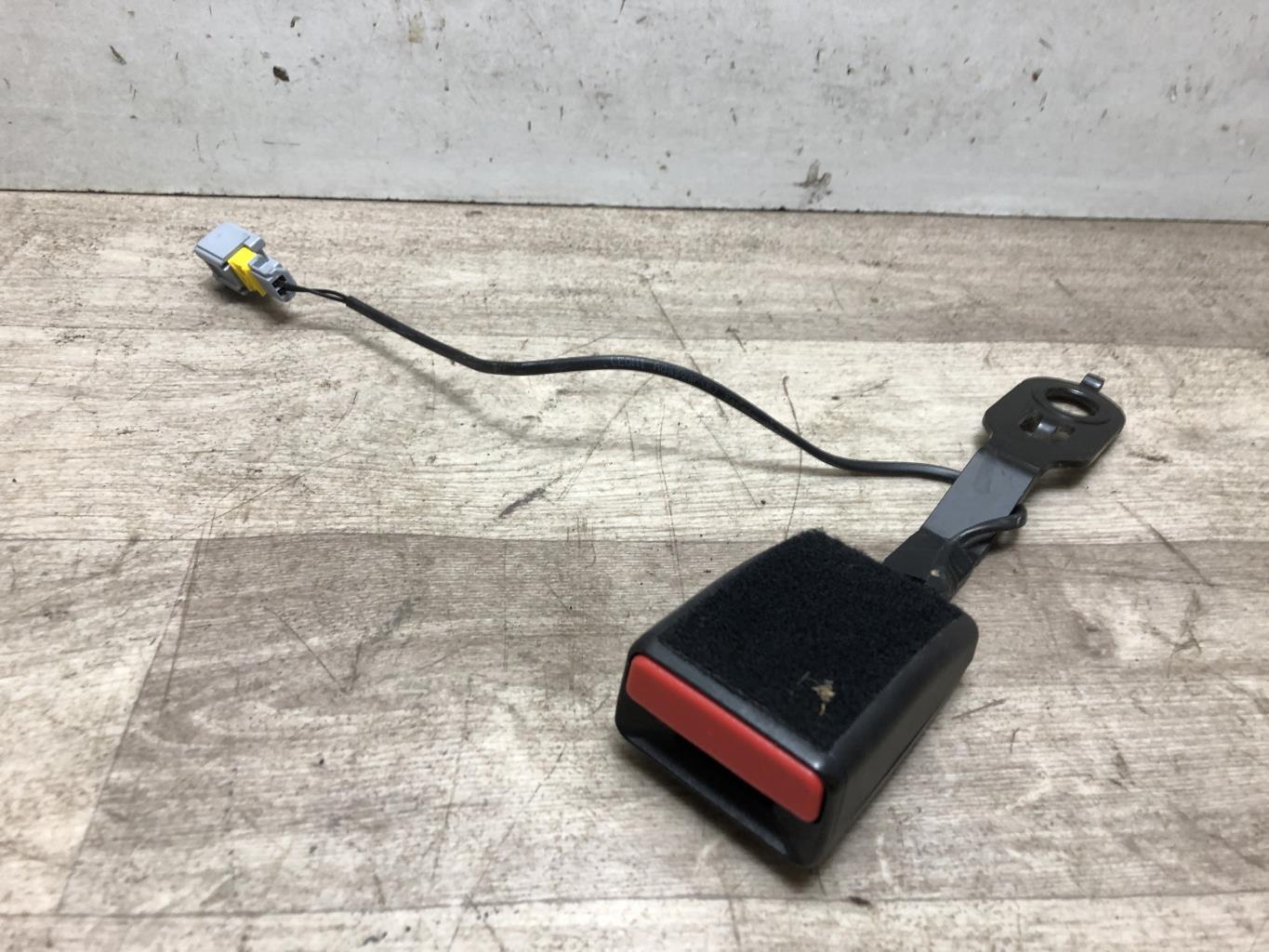 Aggancio cintura sicurezza anteriore sinistro PEUGEOT 208 1 PHASE 1 Diésel - 1