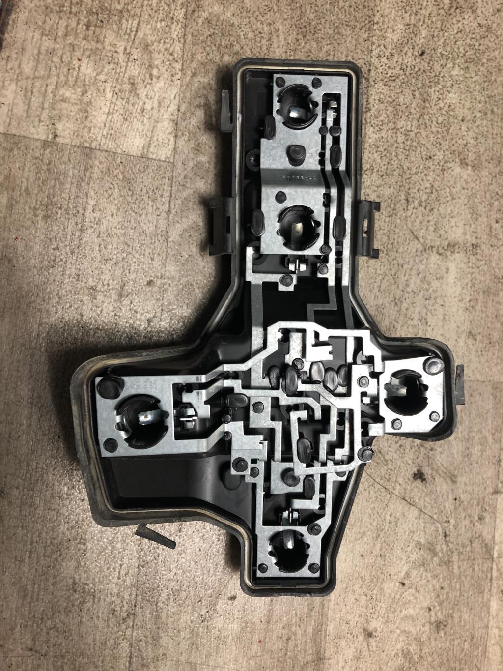 Base portalampade fanale posteriore sinistro VOLKSWAGEN TOURAN 1 PHASE 1 Diésel - 1