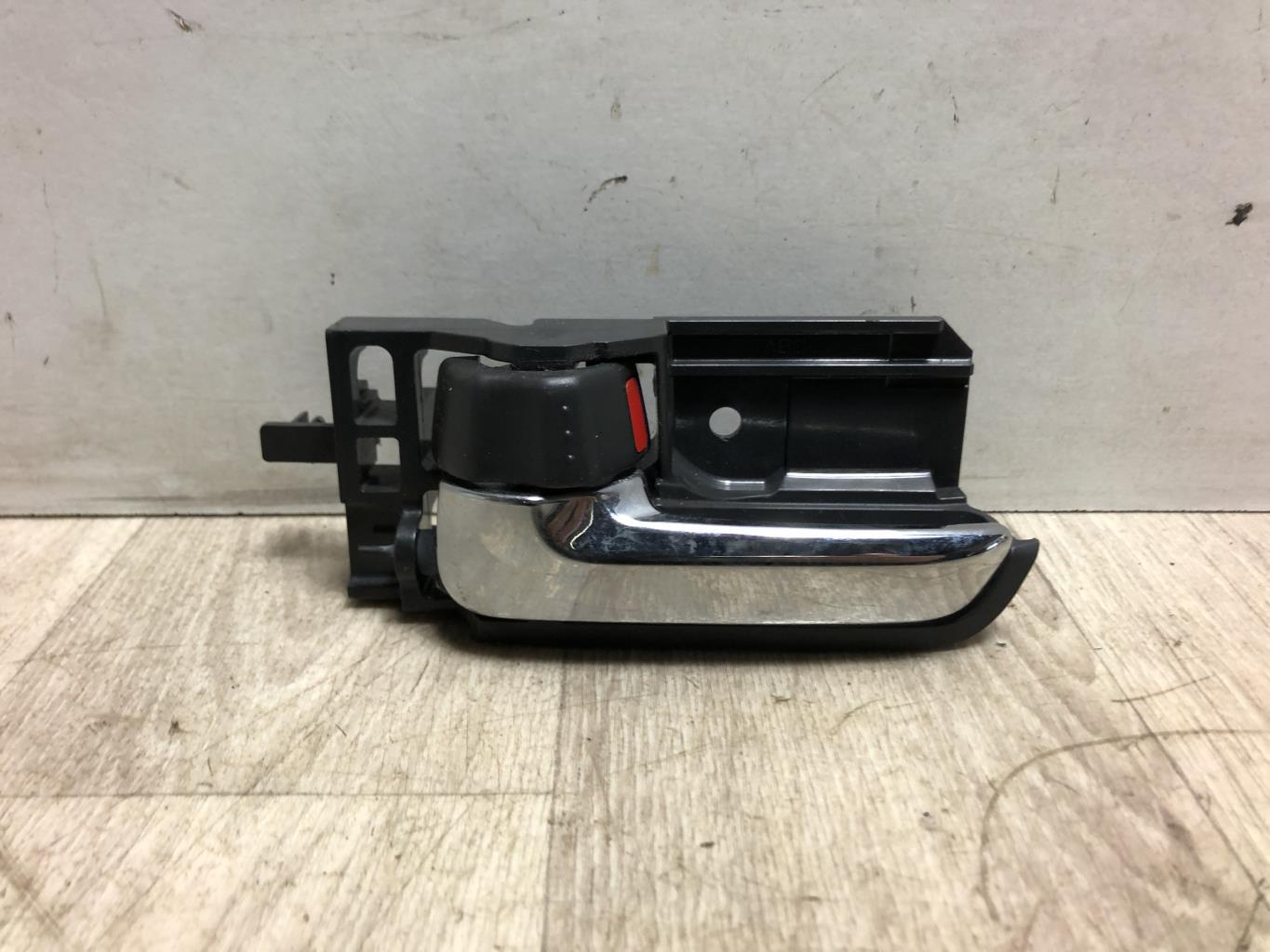 Maniglia interna posteriore sinistra SUZUKI SWIFT 3 Gasolina - 1