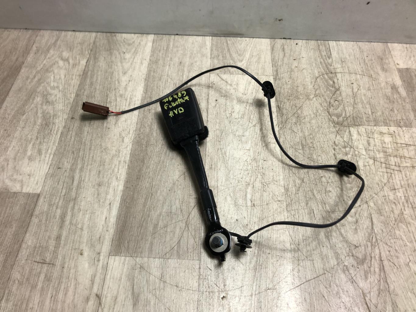 Aggancio cintura sicurezza anteriore destro FORD BA499AM  - 1