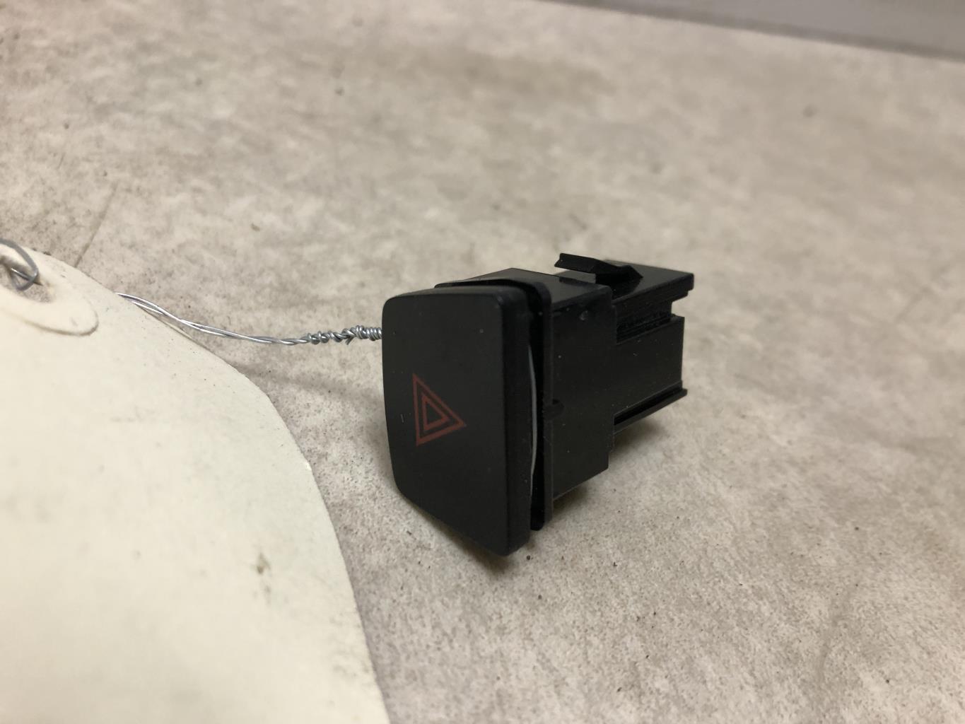 Bouton de warning FORD BA499AM  - 1