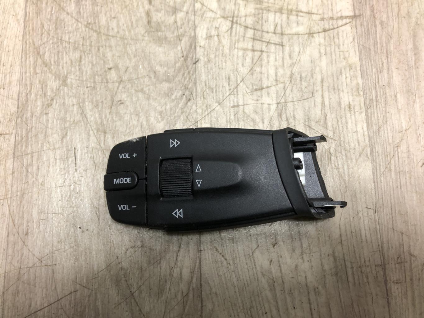 Commande autoradio SEAT IBIZA 4 PHASE 1 Diesel - 1